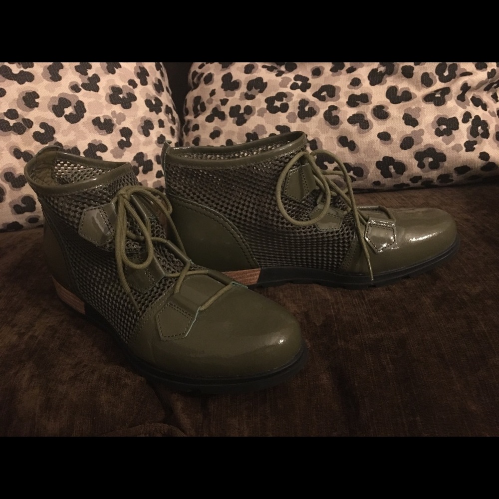 New Sorel Mesh Booties Size 11